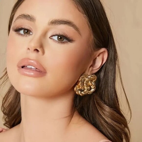 Zara Elegant Gold-Toned Chunky Knot Earrings 💕💕✨✨ with GIFT BOX 🎁 - Picture 5 of 10